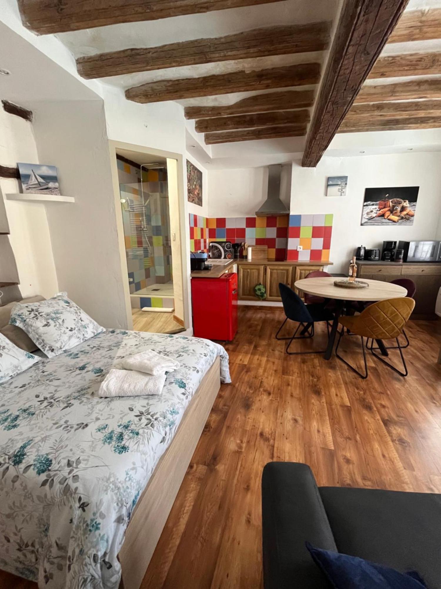 Logement Studio Avec Vue Sur Le Centre Historique L'Isle-sur-la-Sorgue Exterior photo